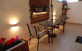 Ellis Home With Private Entrance And Nice Veranda